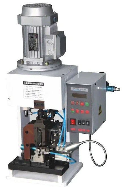 Machine de dénudage et sertissage à alimentation latérale de cosses WPM-2008A2-E