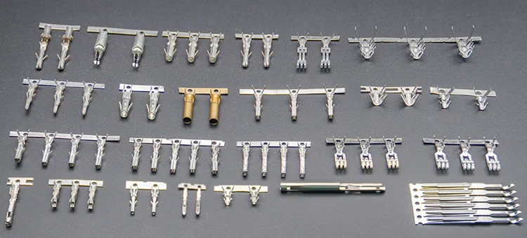 Connecteur de borne à souder PCB, connecteur de borne mâle en laiton, connecteur de borne d’estampage de précision OEM 