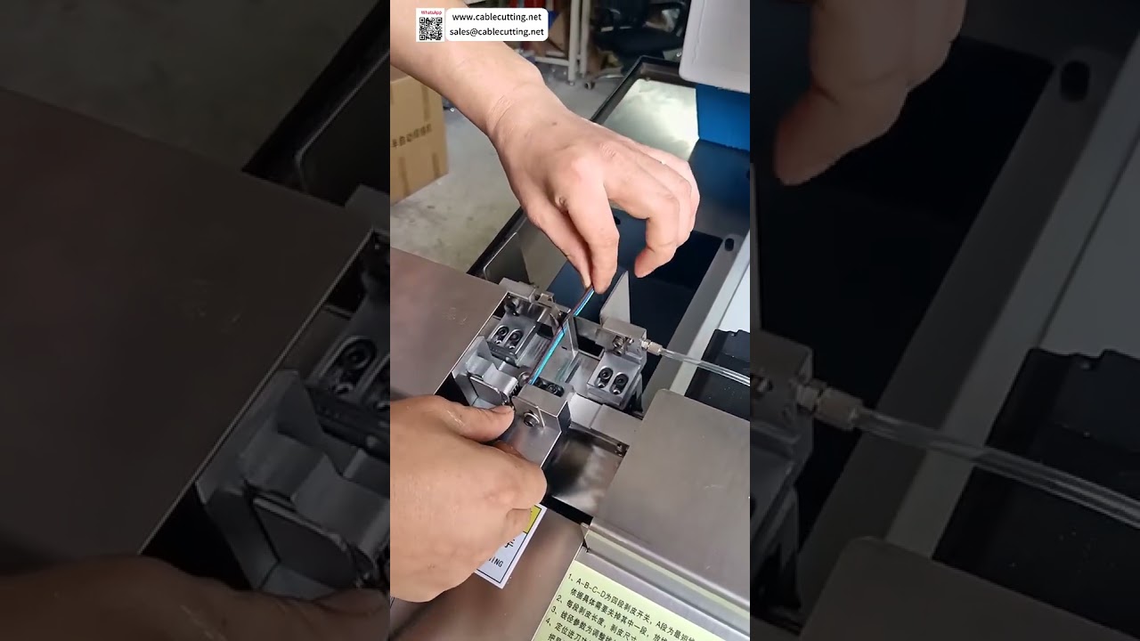 Machine automatique de coupe et dénudage de câbles multiconducteurs avec jusqu'à 4 segments de dénudage programmables
