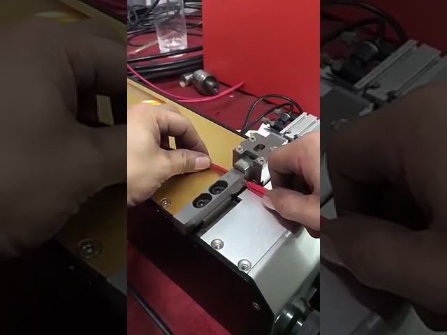 Machine de soudure ultrasonique pour connecter fil cuivre et aluminium - Sertissage par pression