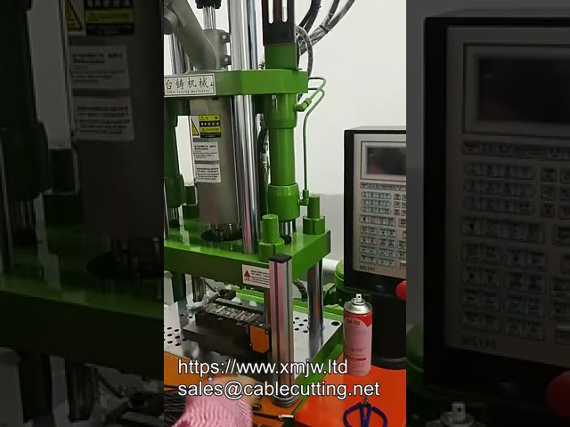 Machine de moulage par injection verticale automatique 250sth pour fils de prise de courant
