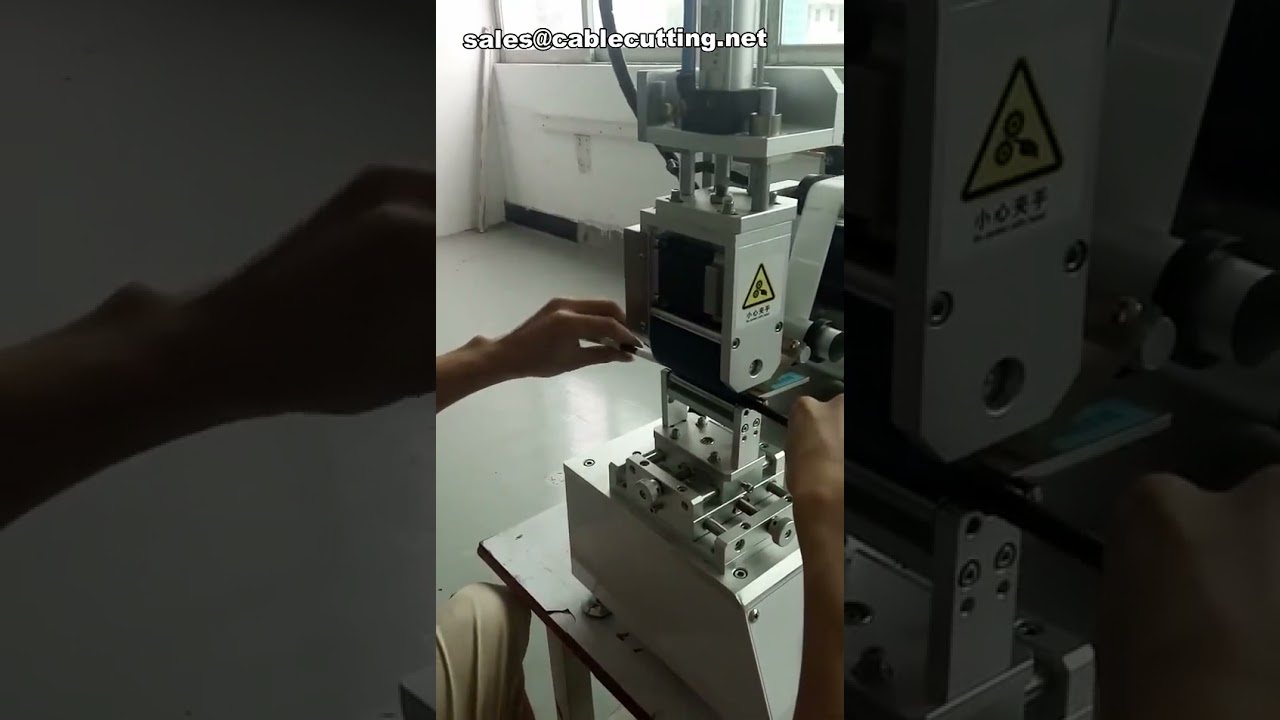 Machine d'étiquetage de fils et câbles : étiqueteuse professionnelle à drapeau plié