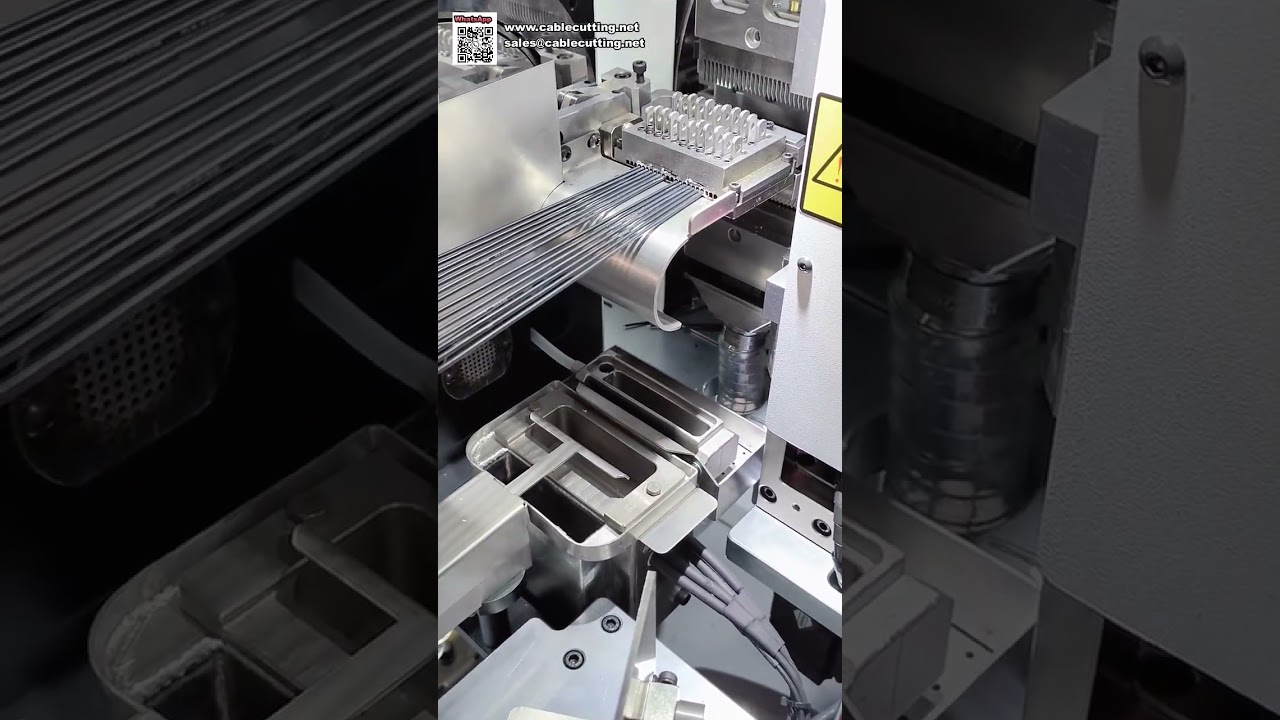 Machine de sertissage et d'insertion de bornes multifils pour traitement simultané