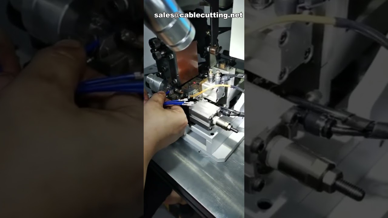 Machine de coupe, dénudage et sertissage de fils avec écran tactile - Automatisation de câbles