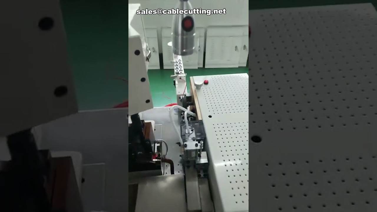 Machine à dénuder et à sertir les câbles | Automatisation haute vitesse pour cosses