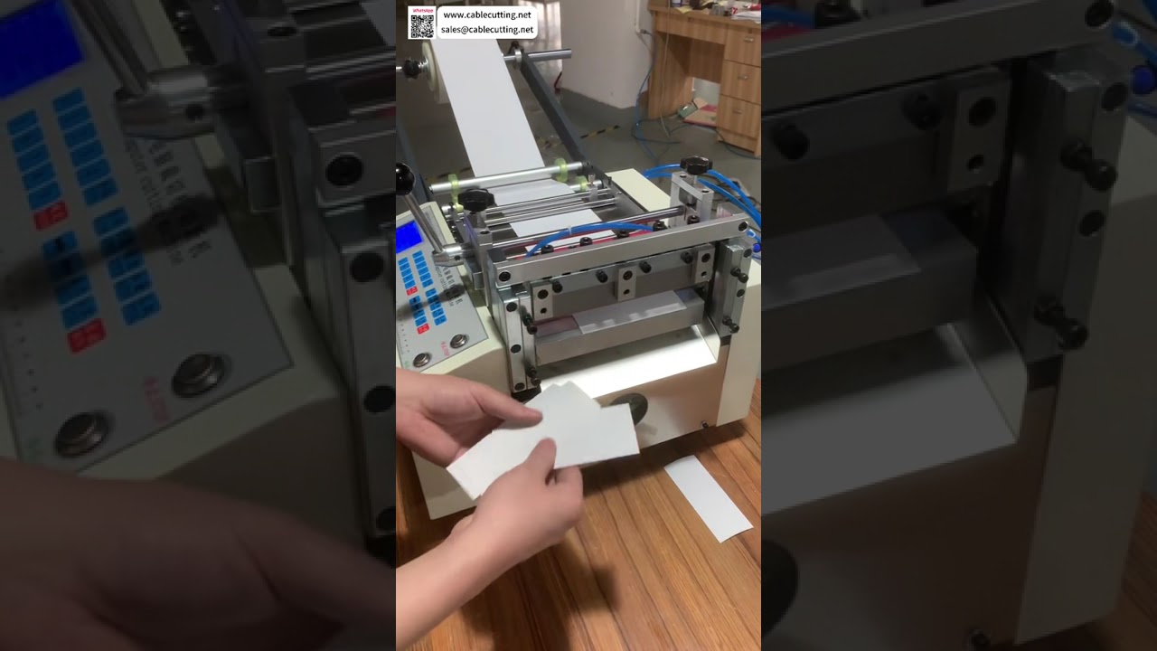 Machine de découpe pleine et demi-lame : configuration multi-lames pour rouleaux d'autocollants, mousse et silicone