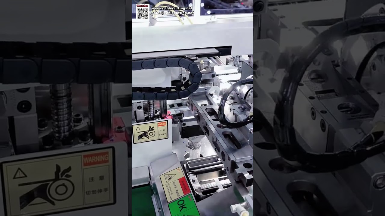 Machine tout-en-un pour le sertissage automatique de terminaux, l'insertion de boîtiers et l'étamage des fils