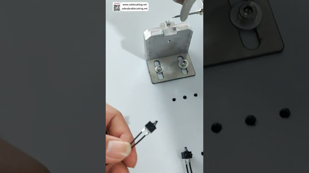 Machine à souder les fils semi-automatique : Soudure de précision monopoint pour une qualité exigeante