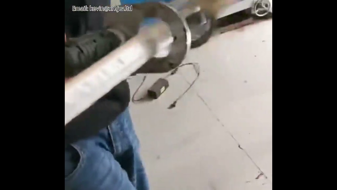 Machine automatique à grande vitesse pour l'enroulement de colliers et bandes sur tubes cuivre de climatisation