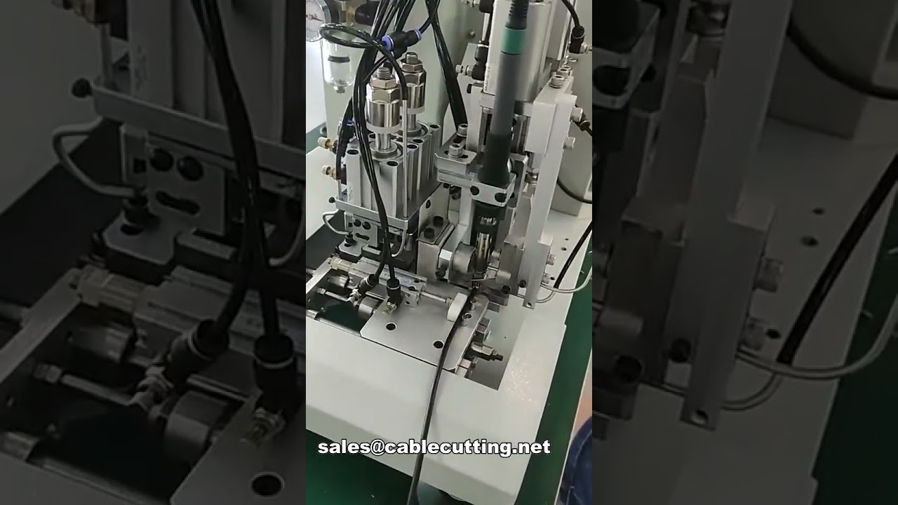 Machine automatique de fabrication de câbles USB : coupe, dénudage, soudure et assemblage