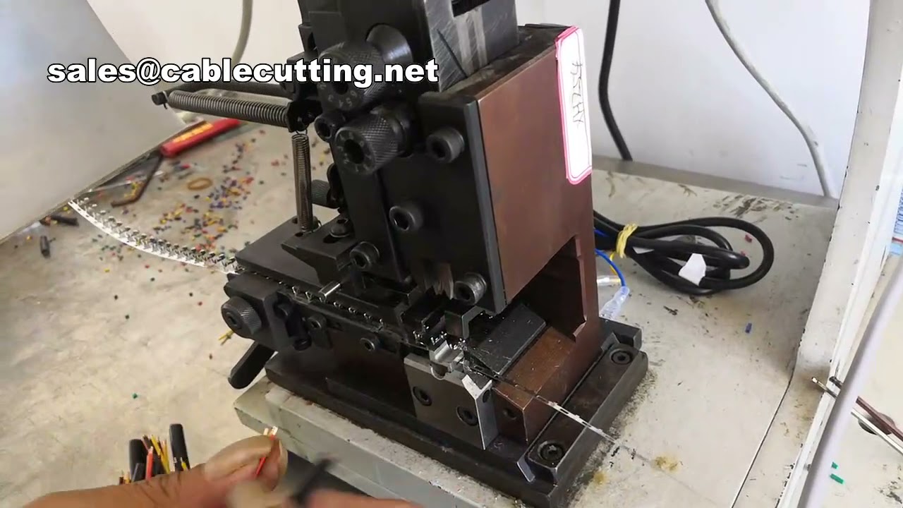Machine à sertir les bornes et grille de pliage de lames : Équipements industriels performants