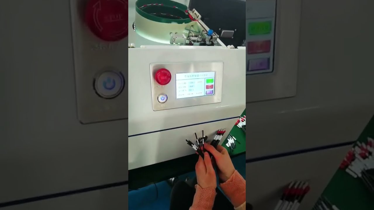 Machine à sertir les cosses tubulaires : fonctionnement et équipement #machine #dénudeurdecâbles #usine #outils