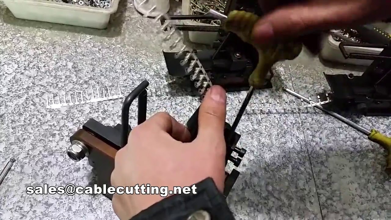 Vidéo d'installation et de réglage de la machine à sertir les bornes à moule horizontal