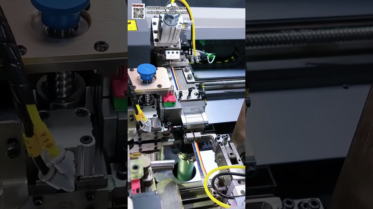 Machine de sertissage automatique de câbles en nappe pour sertissage simple et double avec étamage