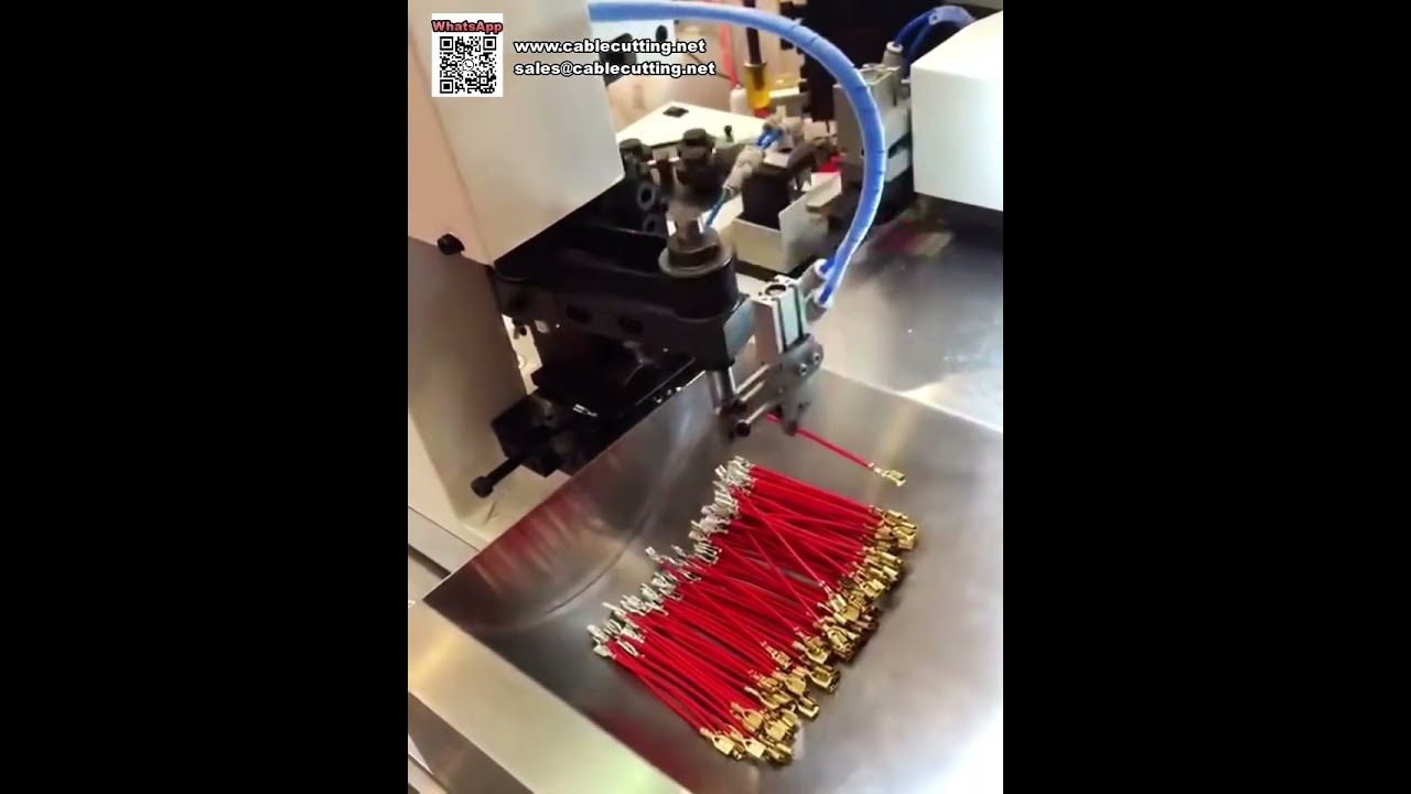 Machine à sertir automatique double tête avec réglage en un clic pour un traitement rapide des câbles