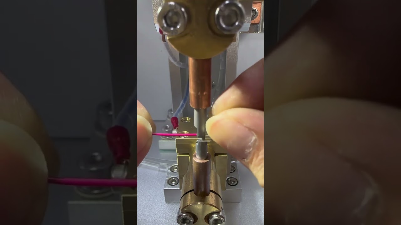 Soudage de broches de bornier sur fil de cuivre : procédé fiable de soudage par résistance pour un soudage de précision