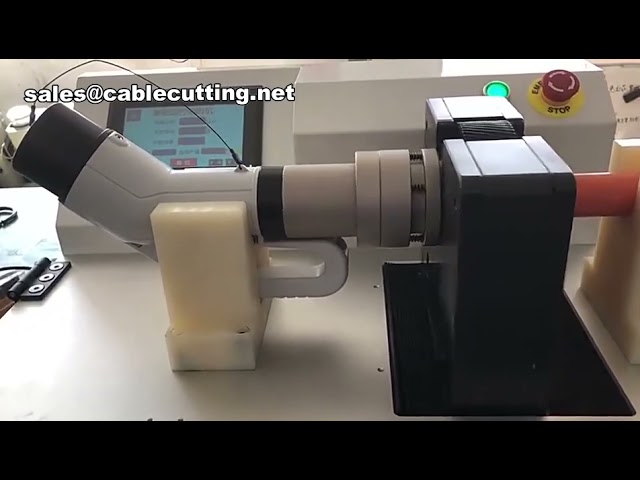 Machine automatique de serrage d'écrous pour énergies nouvelles - Assemblage de connecteurs