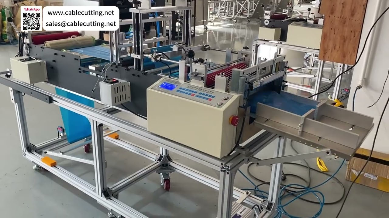 Ensemble opérationnel de machine de fabrication de petits sacs avec poinçonnage, scellage et découpe intégrés
