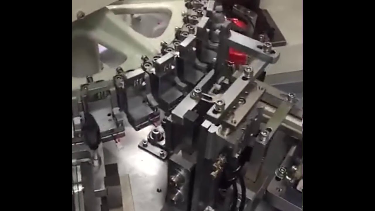 Machine automatique 2P pour fil parallèle : étamage et sertissage traversant