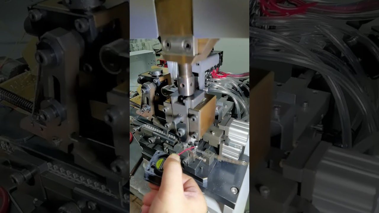 Machine à dénuder les câbles horizontale en continu - Outillage industriel #machine #dénudeurdecâbles #usine #outils