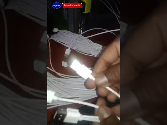 Machine de moulage par injection verticale pour câbles USB mini – Prix compétitif
