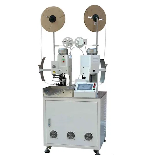 Machine automatique de coupe, dénudage et sertissage double extrémité