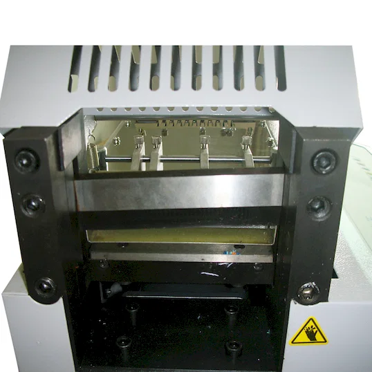 Machine automatique de coupe pour fermetures à glissière WPM-850 Thumb