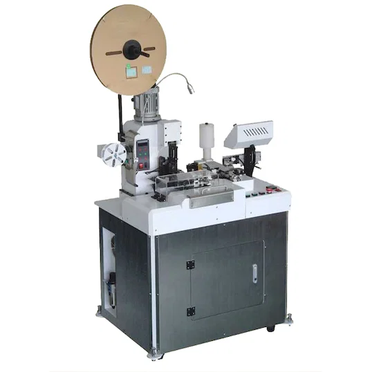 Machine automatique de coupe, dénudage, sertissage et étamage de fils