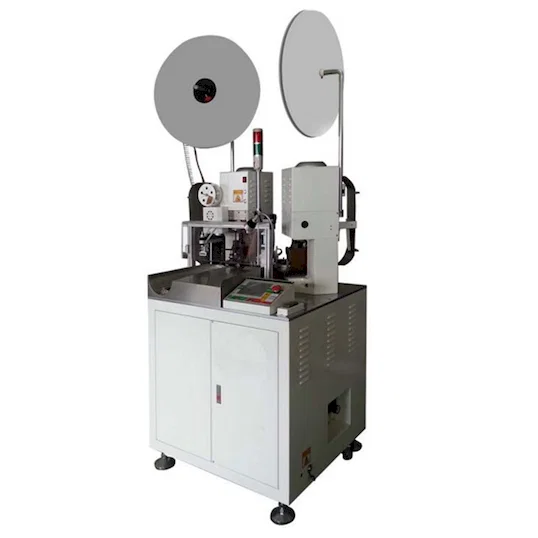Machine automatique de sertissage pour connecteurs étanches