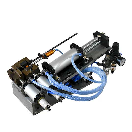 Machine de dénudage de câbles gaz-électrique pour isolants épais
