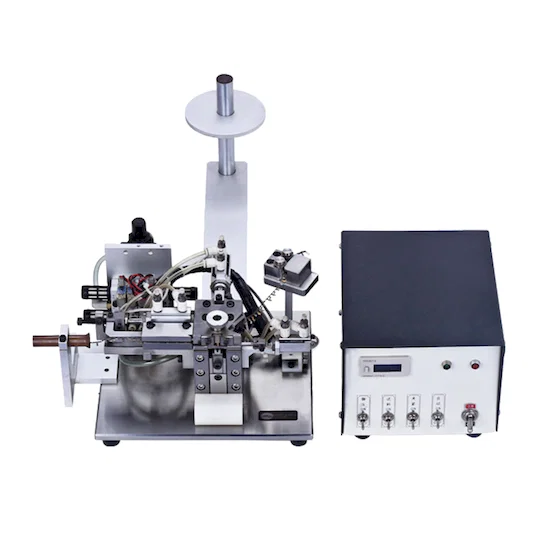Machine de sertissage pour câbles coaxiaux et connecteurs IPEX