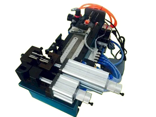 Machine pneumatique de dénudage pour câbles gainés multi-conducteurs WPM-660