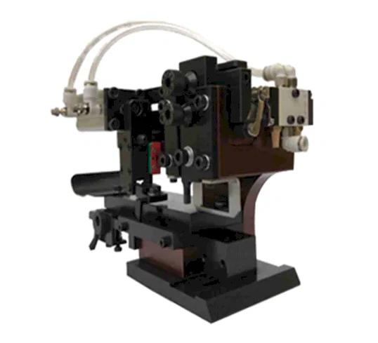 Matrice pneumatique transversale pour cosses larges