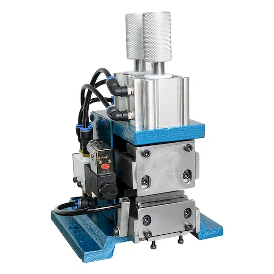 Machine de dénudage pneumatique verticale pour production en ligne